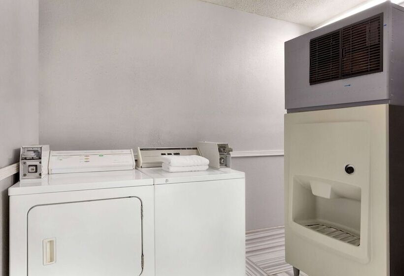 فندق Days Inn By Wyndham Kansas City International Airport