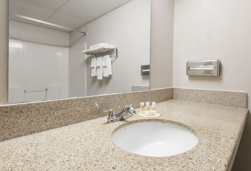 فندق Days Inn By Wyndham Kansas City International Airport