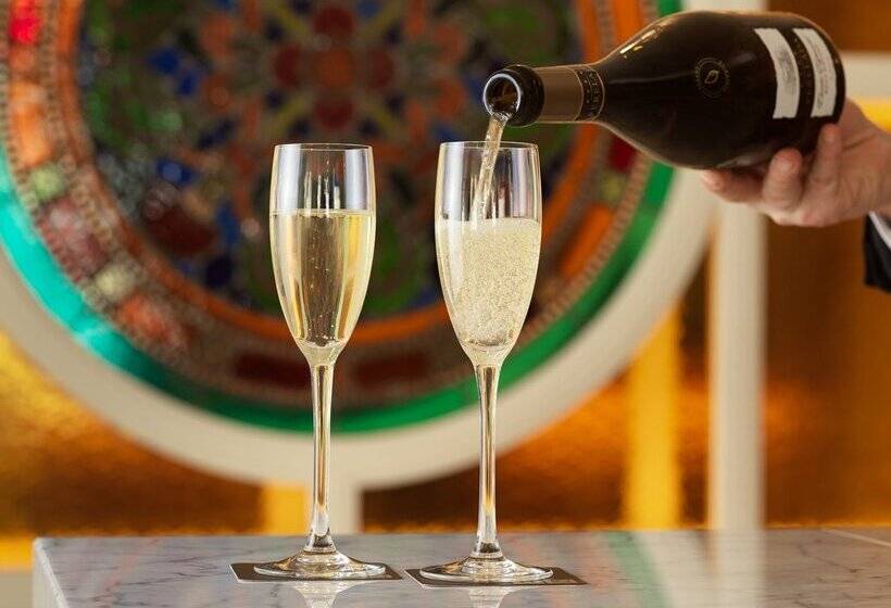 Отель H10 Casanova