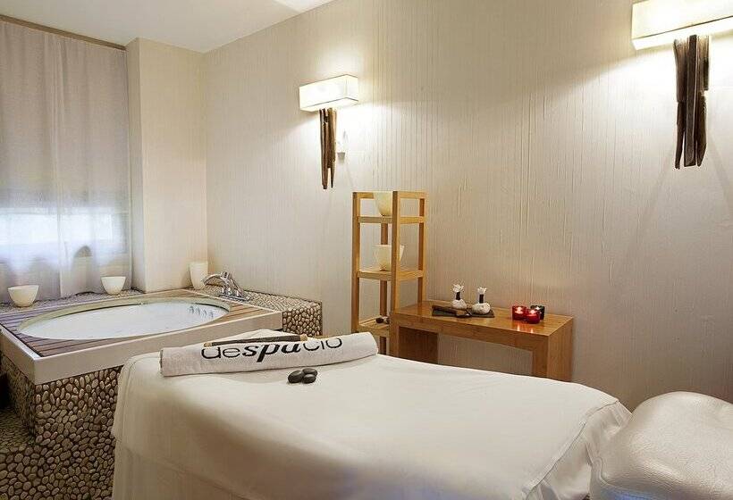 Отель H10 Casanova