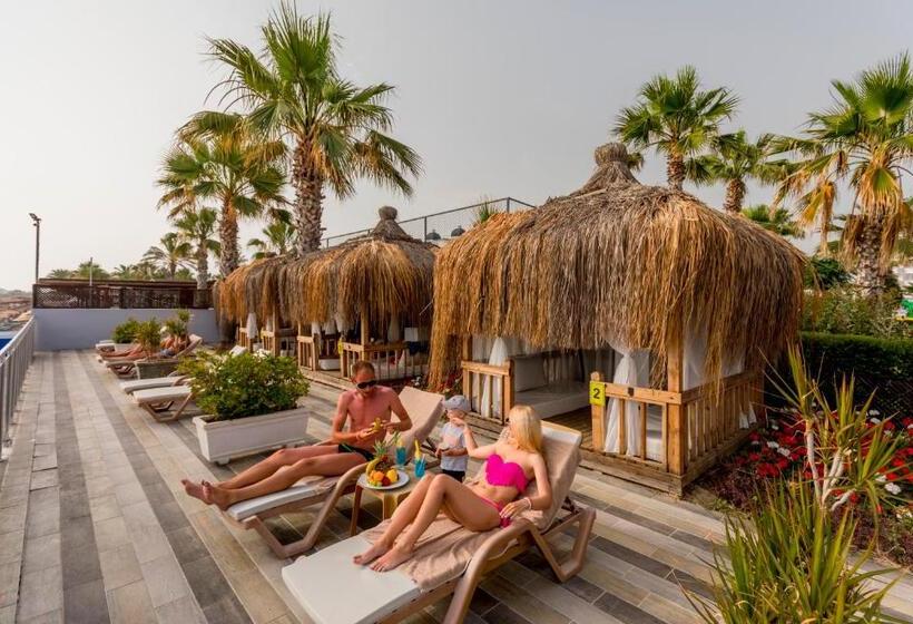 酒店 Holiday Garden Resort