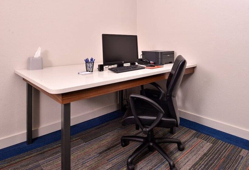 Holiday Inn Express Hotel & Suites North Kansas City, An Ihg