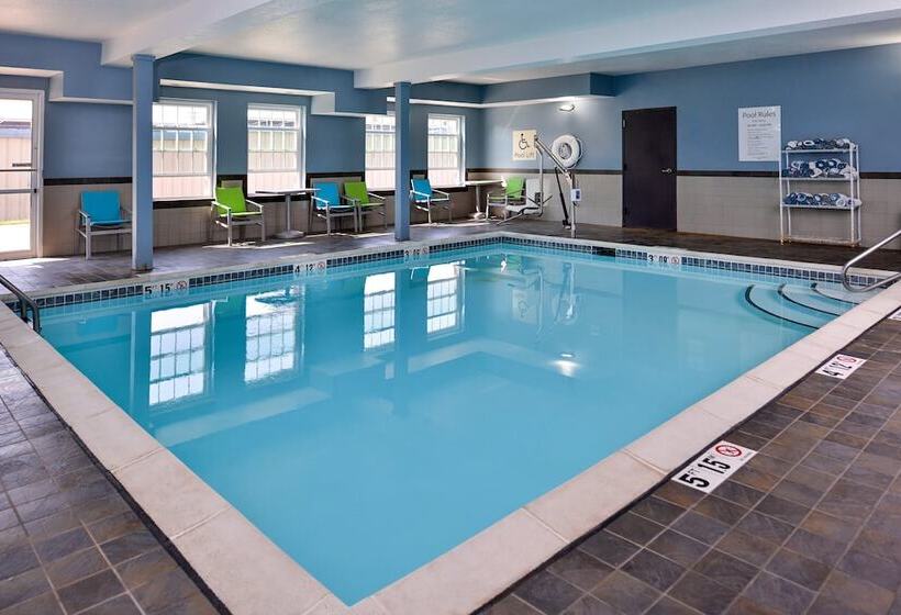 Holiday Inn Express Hotel & Suites North Kansas City, An Ihg