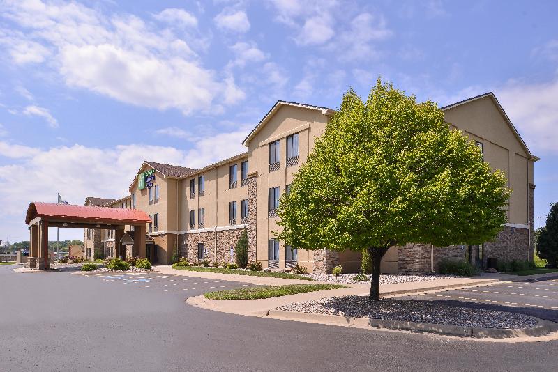 Отель Holiday Inn Express & Suites Topeka West I 70 Wanamaker, An Ihg