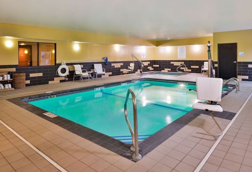 Отель Holiday Inn Express & Suites Topeka West I 70 Wanamaker, An Ihg