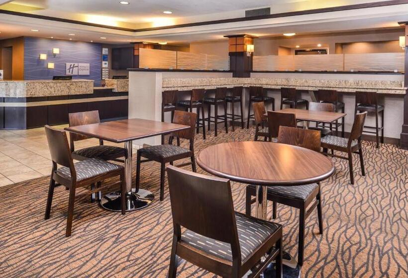 Отель Holiday Inn Express & Suites Topeka West I 70 Wanamaker, An Ihg