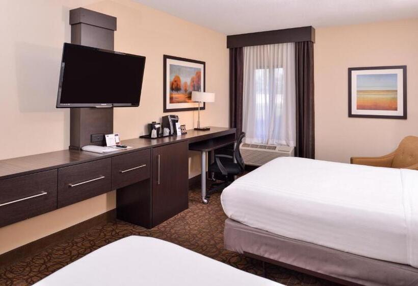 Отель Holiday Inn Express & Suites Topeka West I 70 Wanamaker, An Ihg