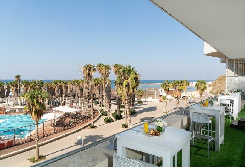 ホテル Leonardo Gordon Beach