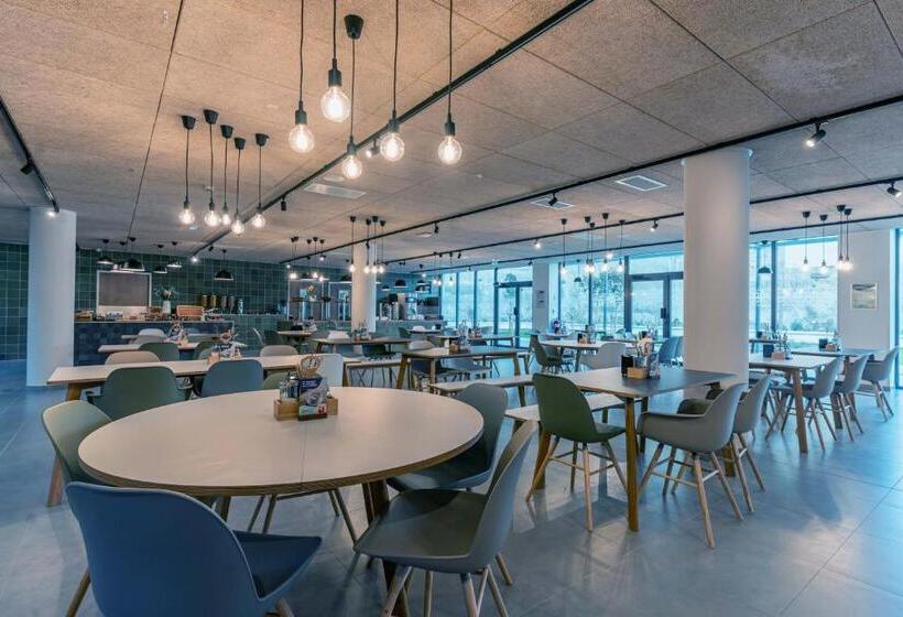 Отель Meininger Marseille Centre La Joliette