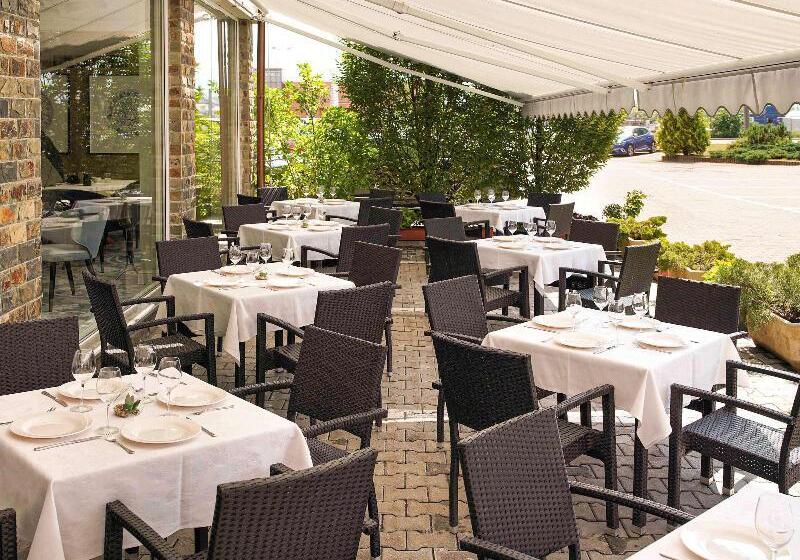 Отель Mercure Sibiu Airport