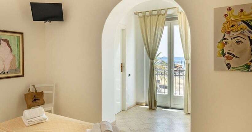 ホテル Ossidiana Stromboli Center