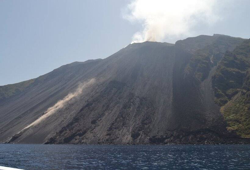 ホテル Ossidiana Stromboli Center