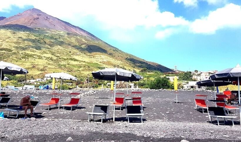 ホテル Ossidiana Stromboli Center