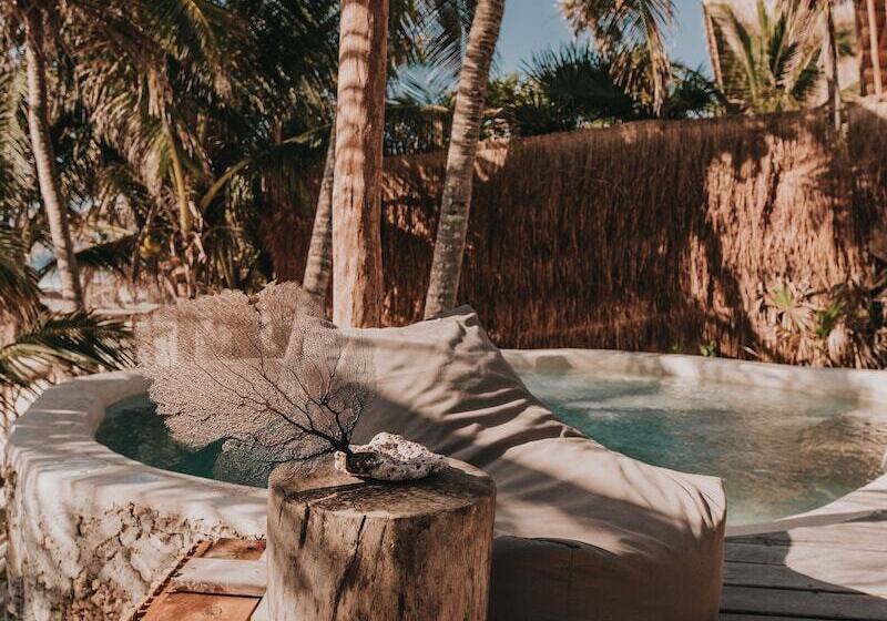 هتل Papaya Playa Project