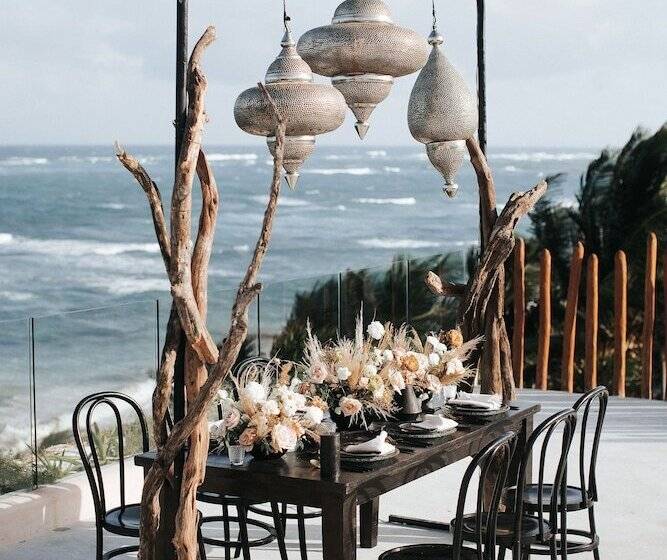 هتل Papaya Playa Project