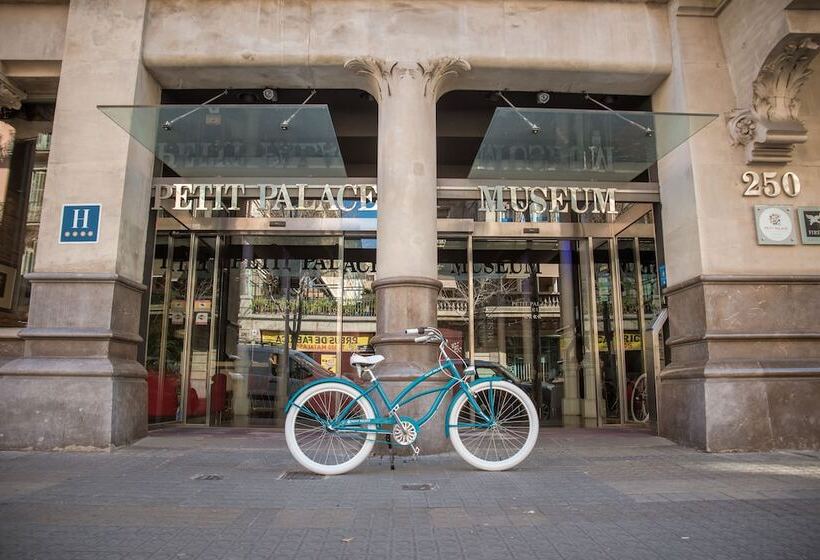 酒店 Petit Palace Museum