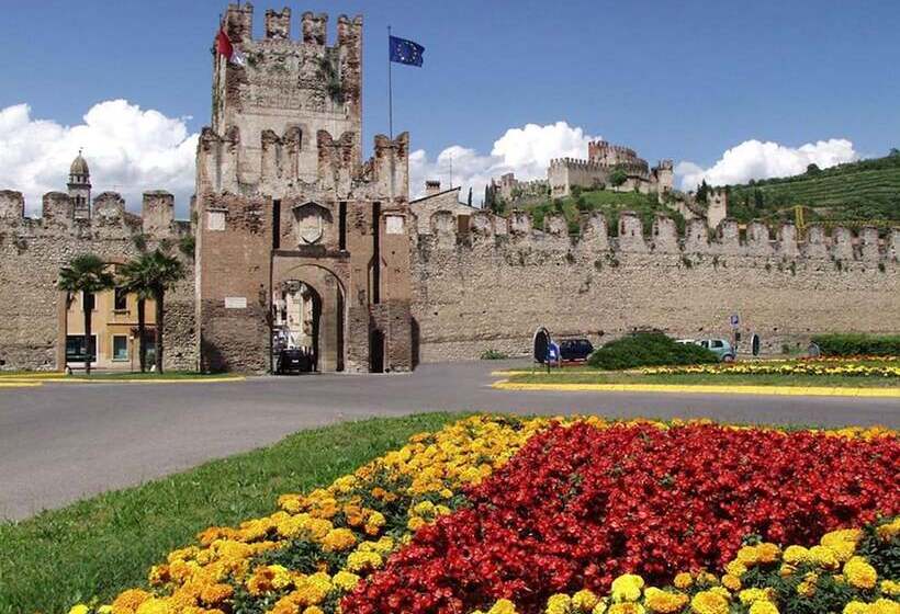 בית מלון כפרי Roxy Plaza