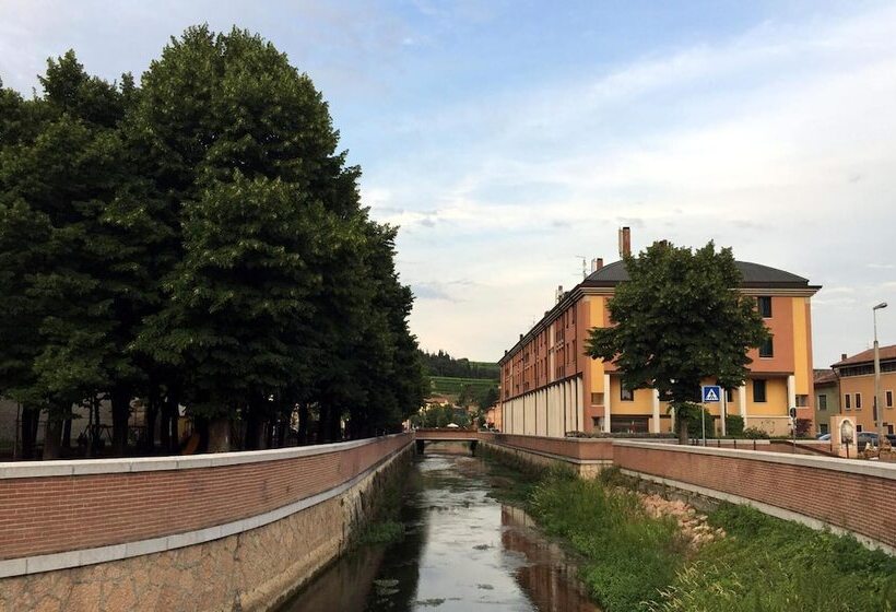 בית מלון כפרי Roxy Plaza