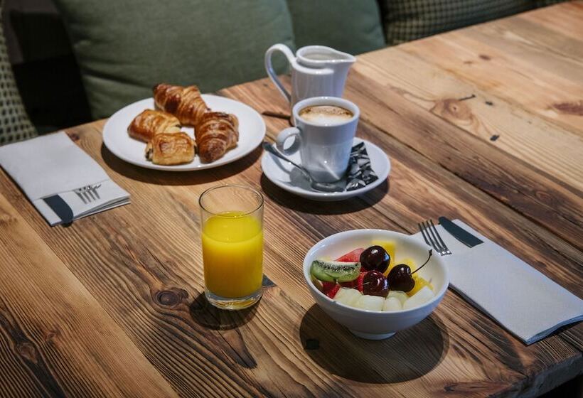 فندق Empordà Golf Resort