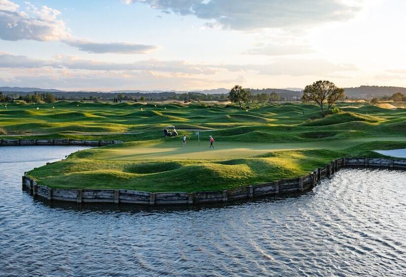 Отель Empordà Golf Resort