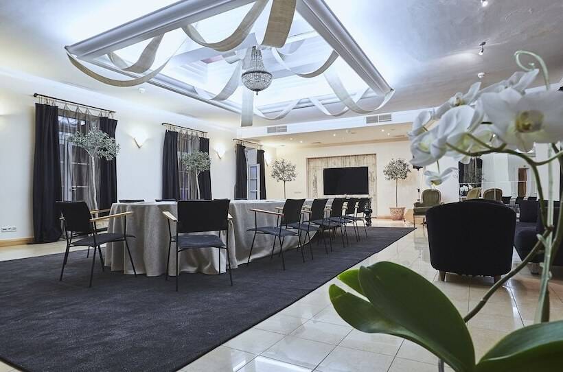 هتل Vozdvyzhensky Boutique