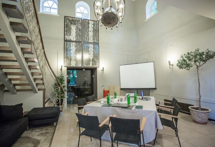 هتل Vozdvyzhensky Boutique