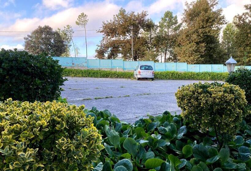 تختخواب و صبحانه Rubi