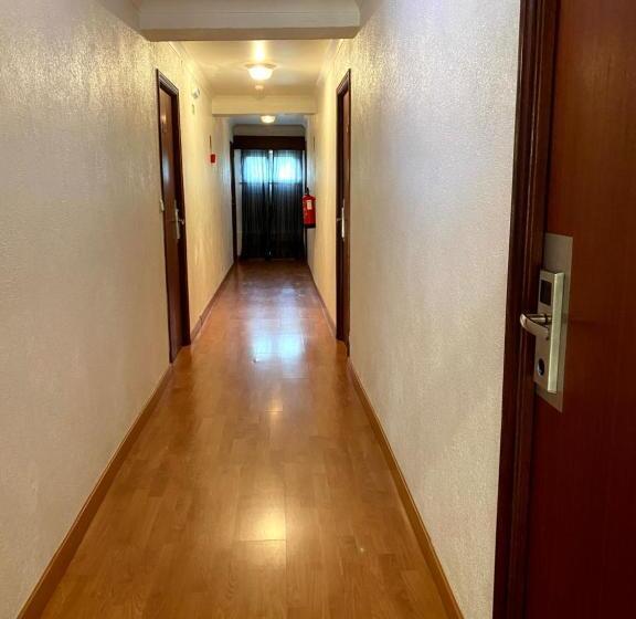 تختخواب و صبحانه Rubi