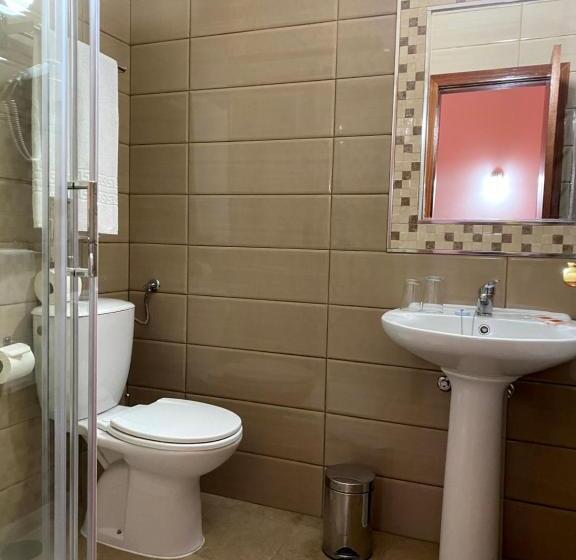 تختخواب و صبحانه Rubi