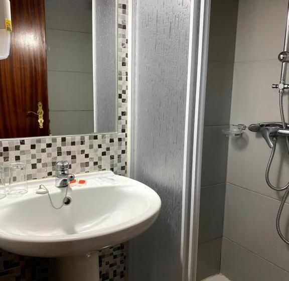 تختخواب و صبحانه Rubi