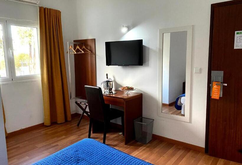 تختخواب و صبحانه Rubi