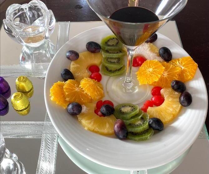 تختخواب و صبحانه Rubi