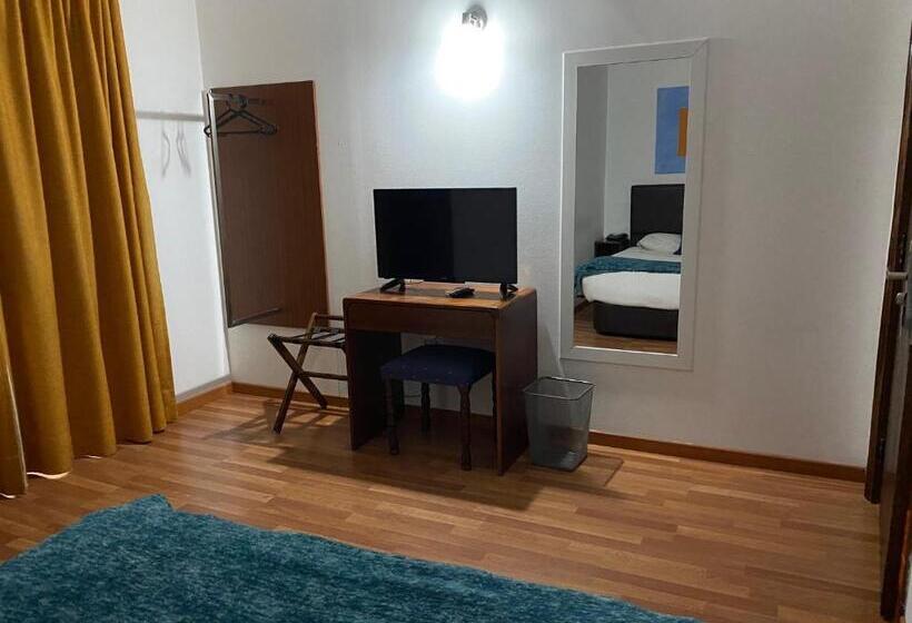 تختخواب و صبحانه Rubi