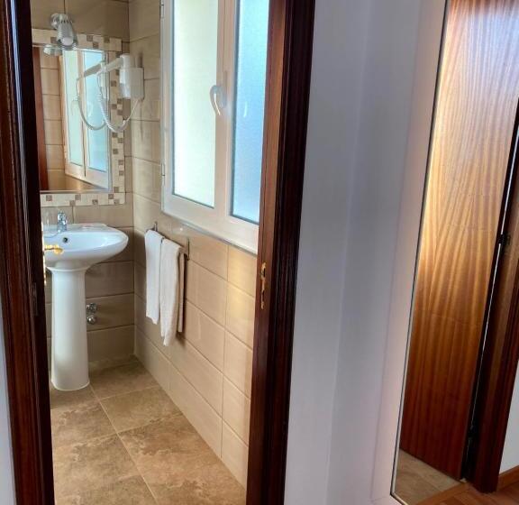 تختخواب و صبحانه Rubi