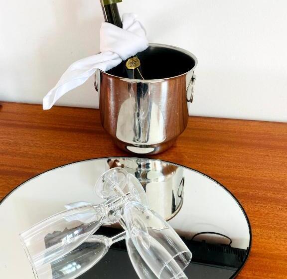 تختخواب و صبحانه Rubi