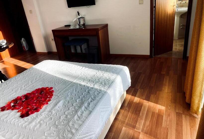 تختخواب و صبحانه Rubi