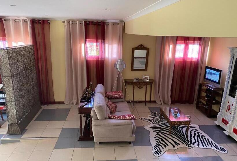 تختخواب و صبحانه Rubi