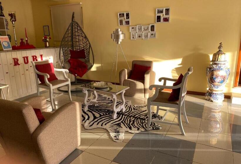 تختخواب و صبحانه Rubi