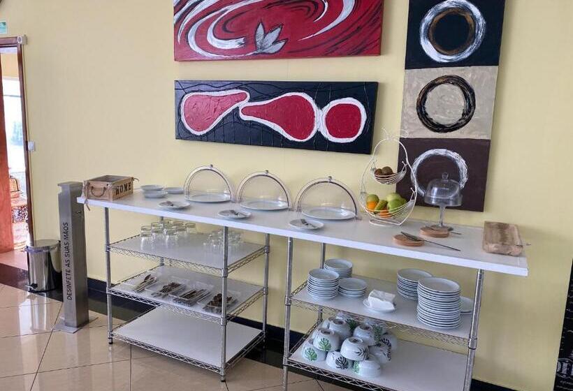 تختخواب و صبحانه Rubi