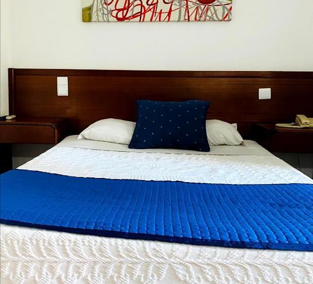 تختخواب و صبحانه Rubi