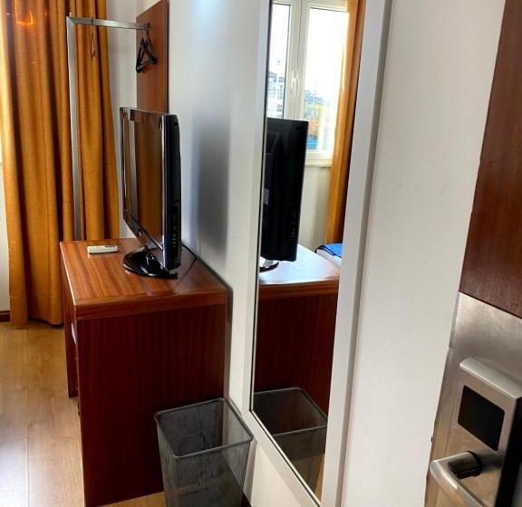 تختخواب و صبحانه Rubi