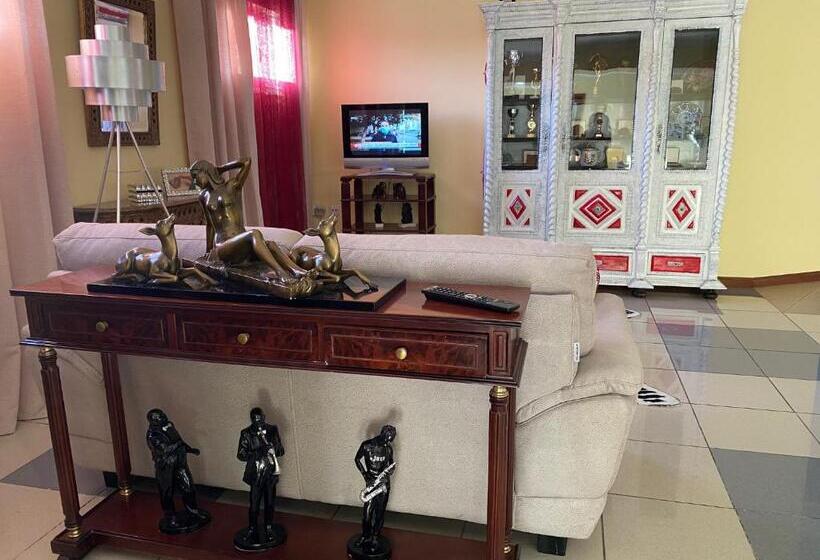 تختخواب و صبحانه Rubi