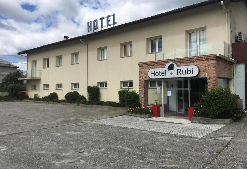 تختخواب و صبحانه Rubi