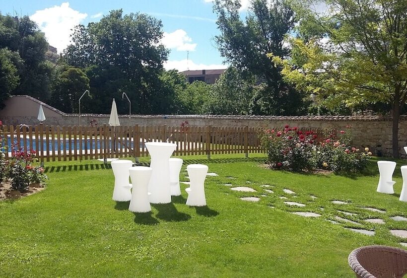 Azz Peñafiel Las Claras Hotel & Spa