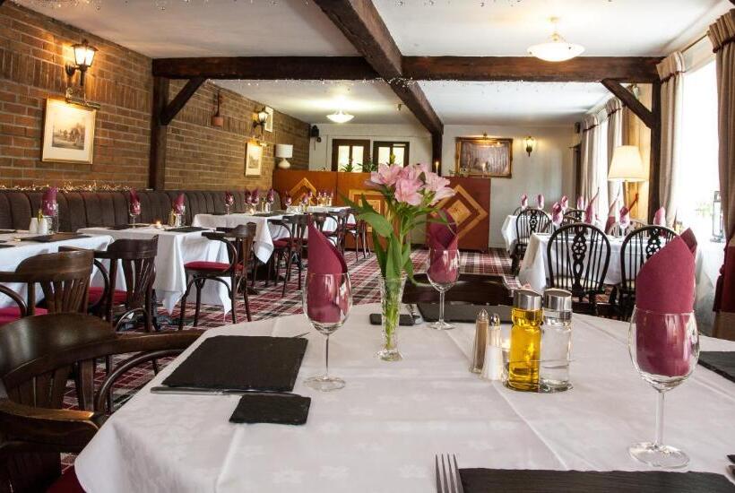 فندق Cairndow Stagecoach Inn