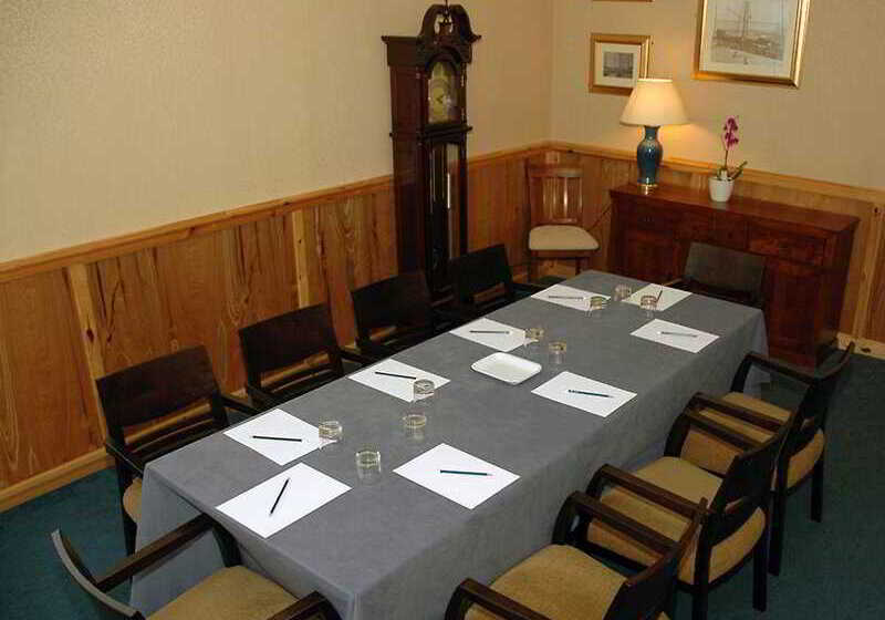 Отель Castletown