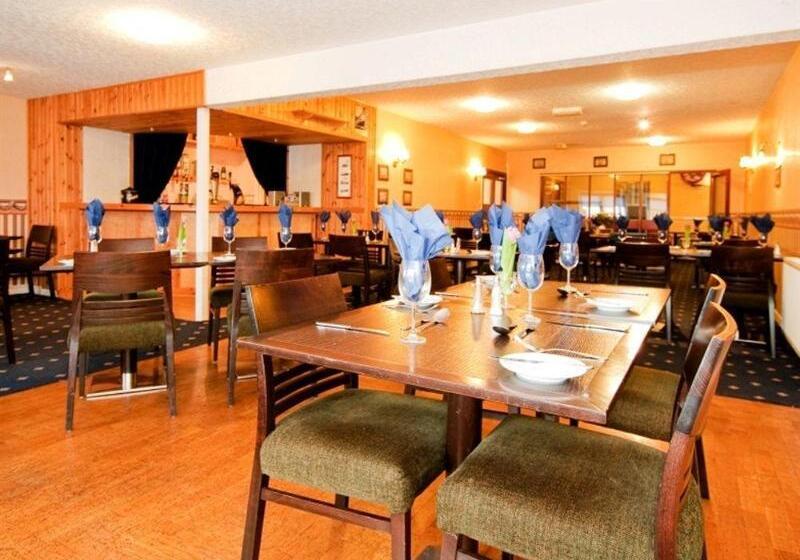 Отель Castletown