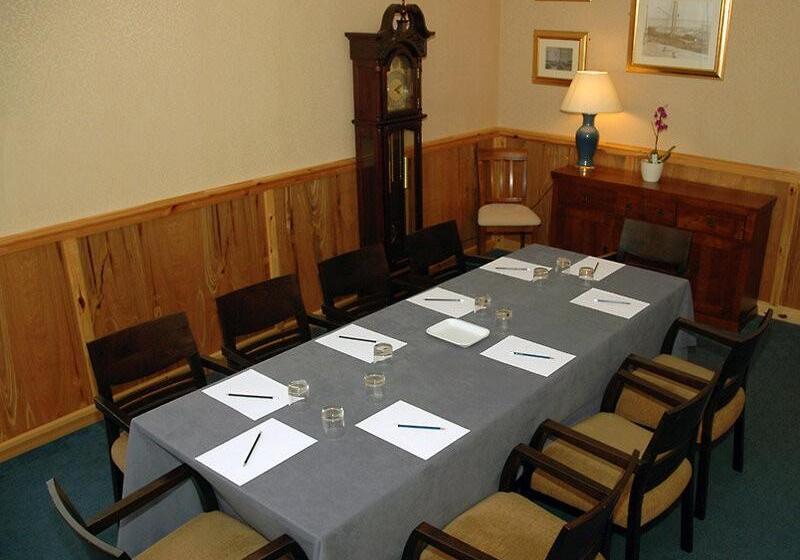 Отель Castletown