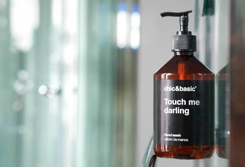 Отель Chic & Basic Born Boutique