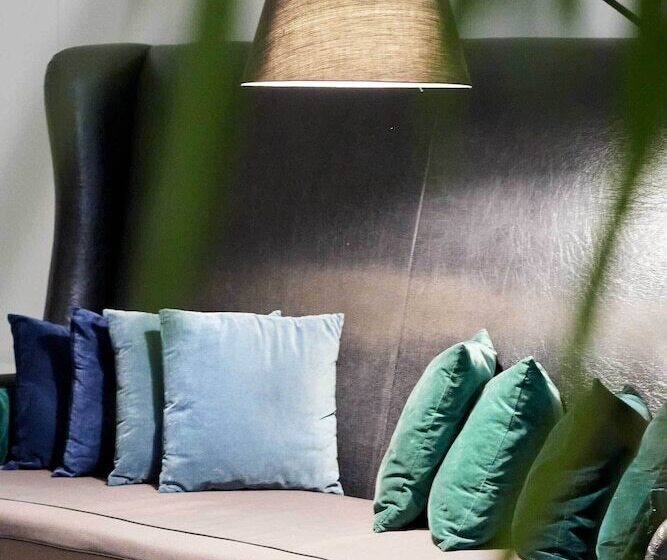 Отель Chic & Basic Born Boutique